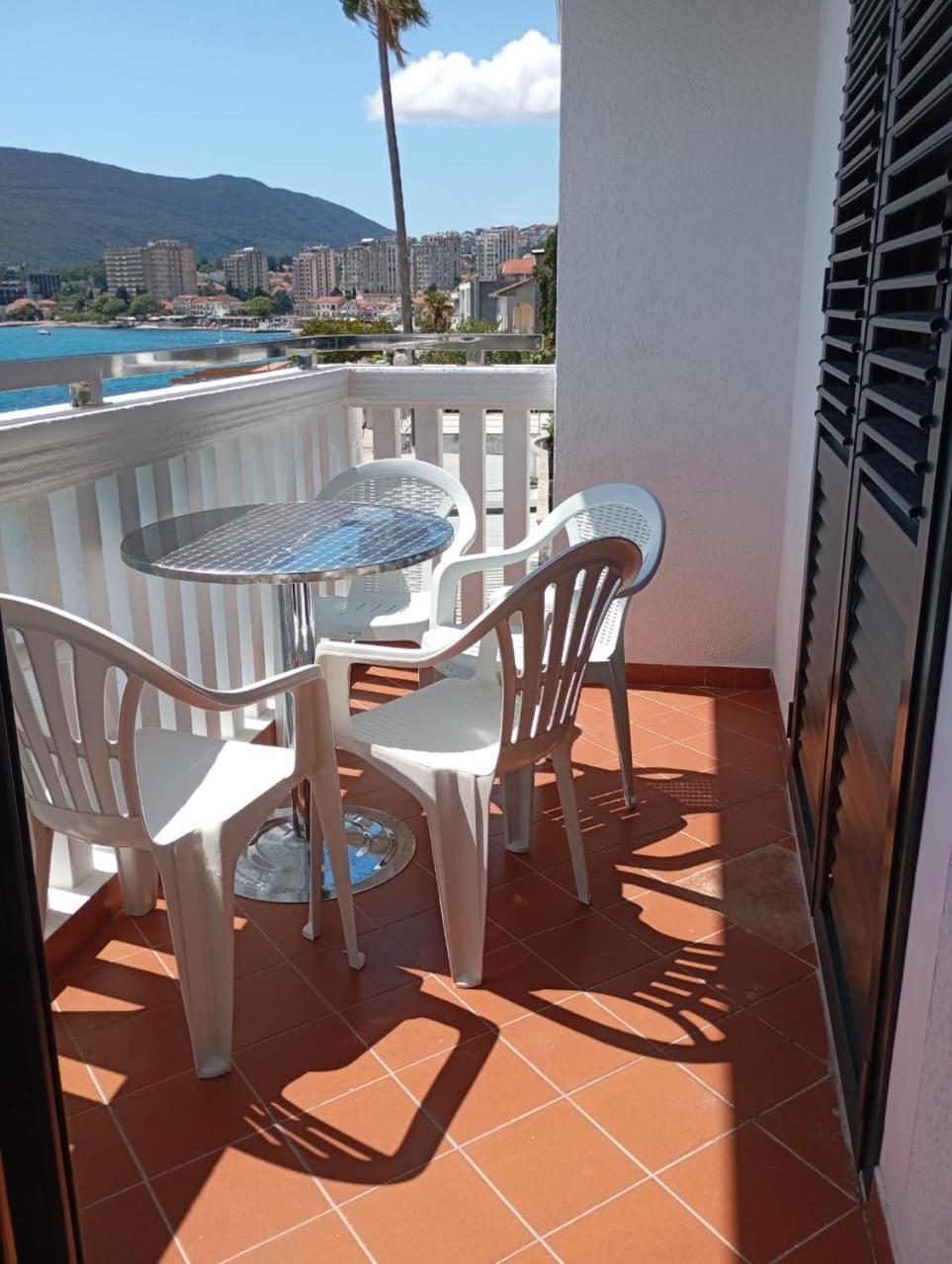 Apartments Cebra Херцег Нови Екстериор снимка